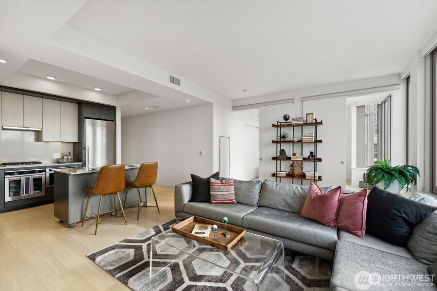 590 1st Avenue S #805, Seattle, WA 98104