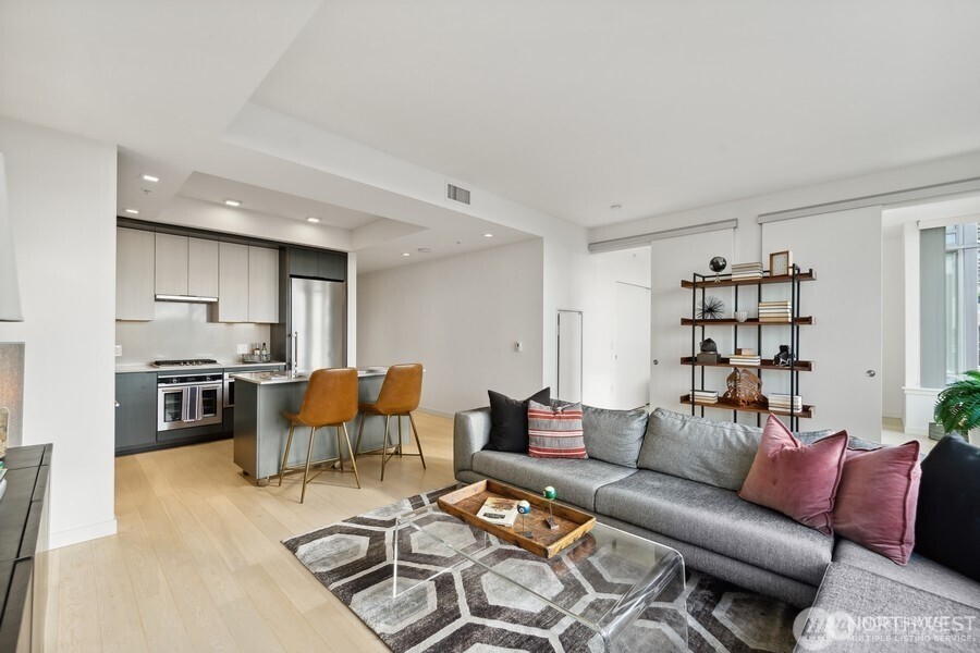 590 1st Avenue S #805, Seattle, WA 98104