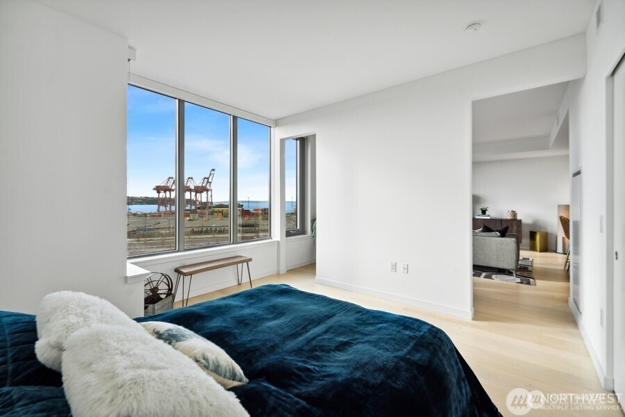 590 1st Avenue S #805, Seattle, WA 98104