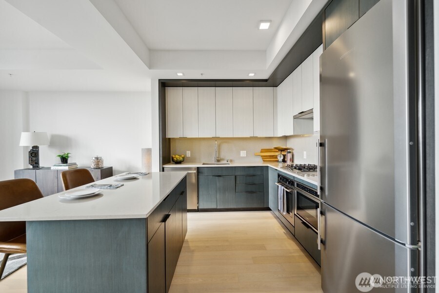 590 1st Avenue S #805, Seattle, WA 98104