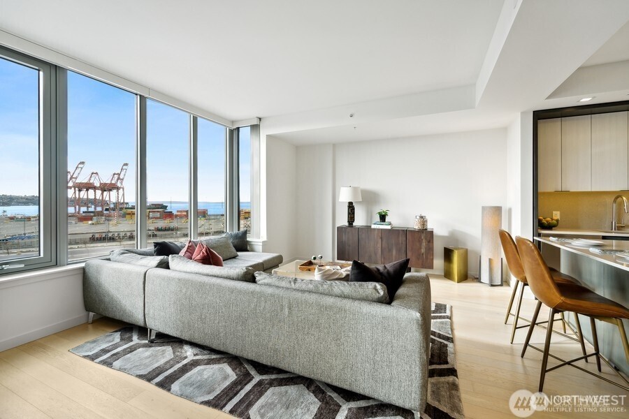 590 1st Avenue S #805, Seattle, WA 98104
