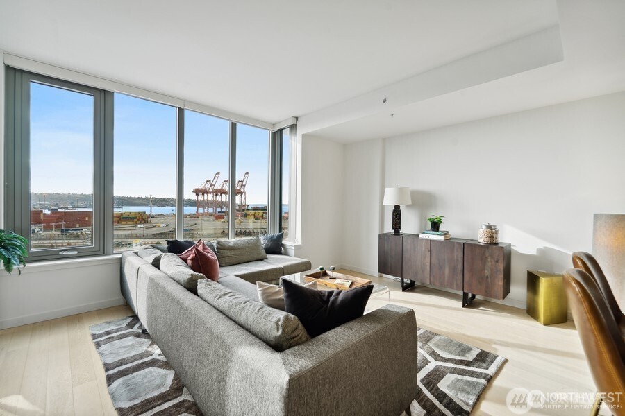 590 1st Avenue S #805, Seattle, WA 98104