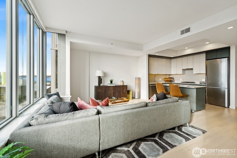 590 1st Avenue S #805, Seattle, WA 98104