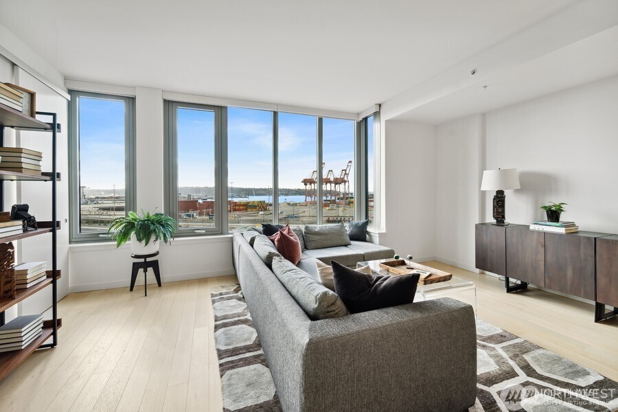 590 1st Avenue S #805, Seattle, WA 98104