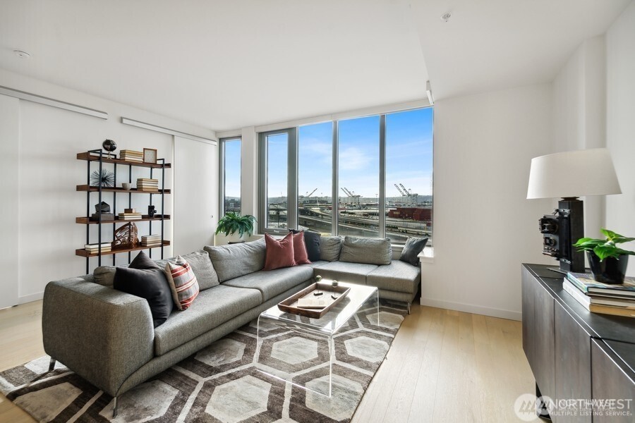 590 1st Avenue S #805, Seattle, WA 98104