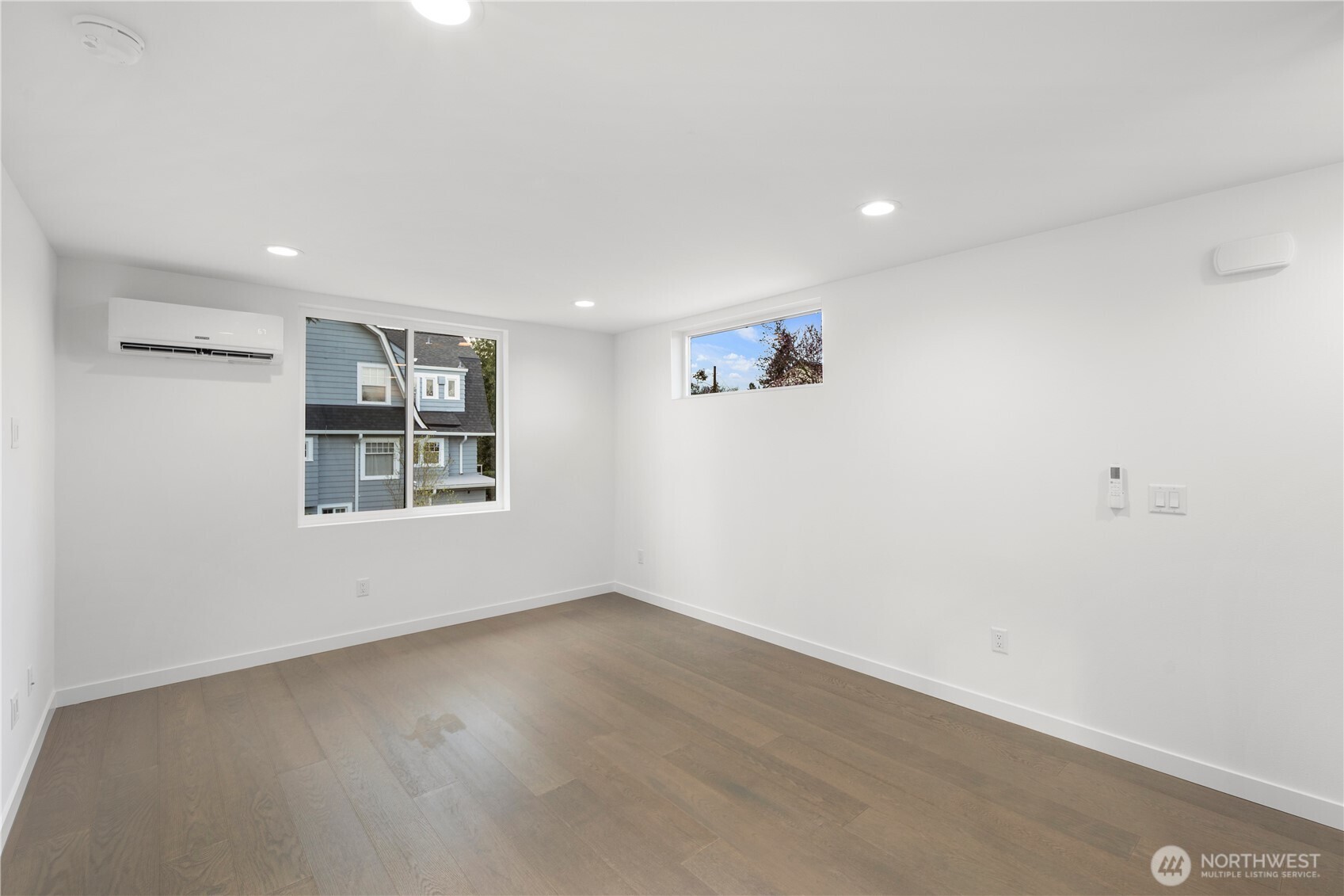 516 N 102nd Street , Seattle, WA 98133