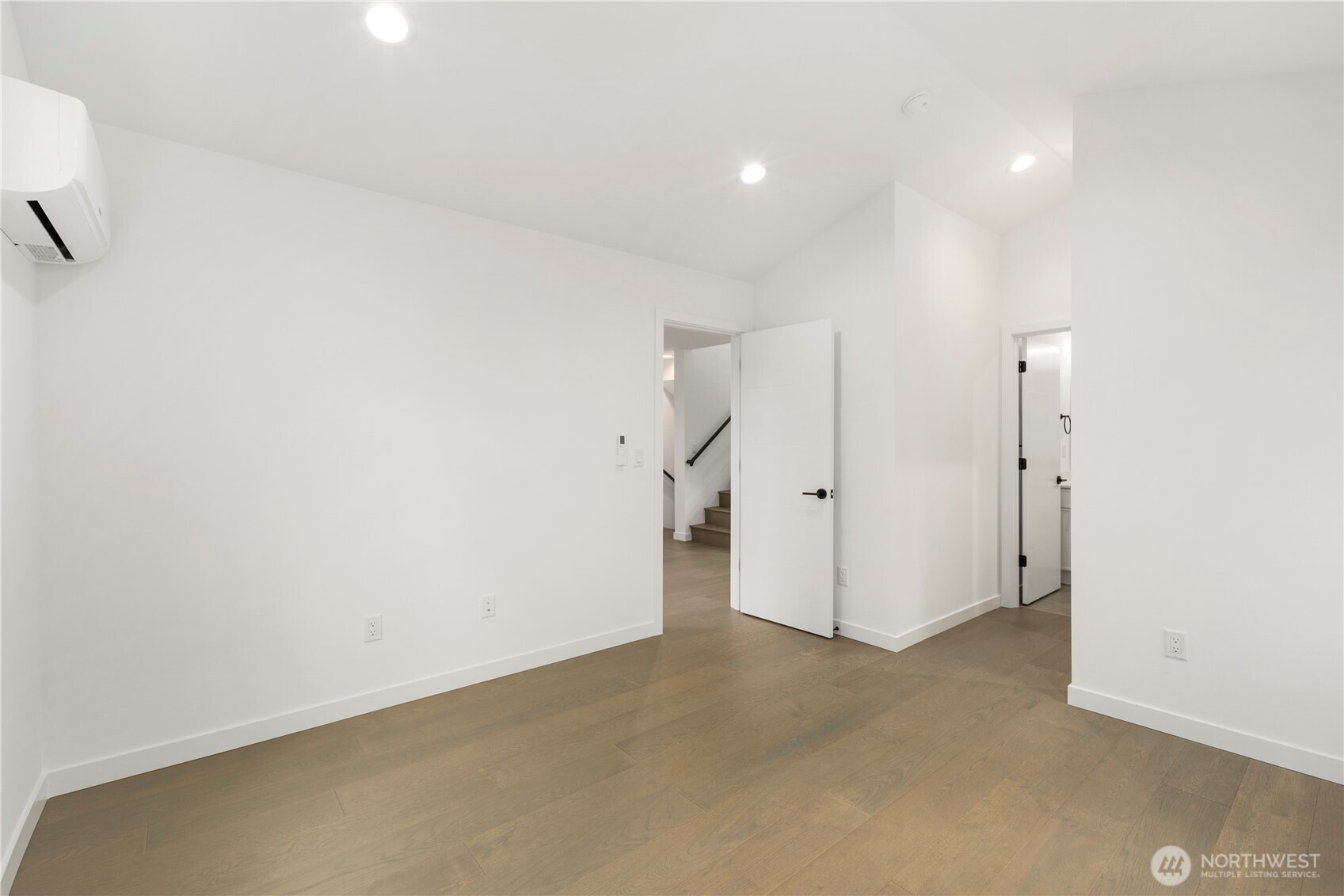 516 N 102nd Street , Seattle, WA 98133