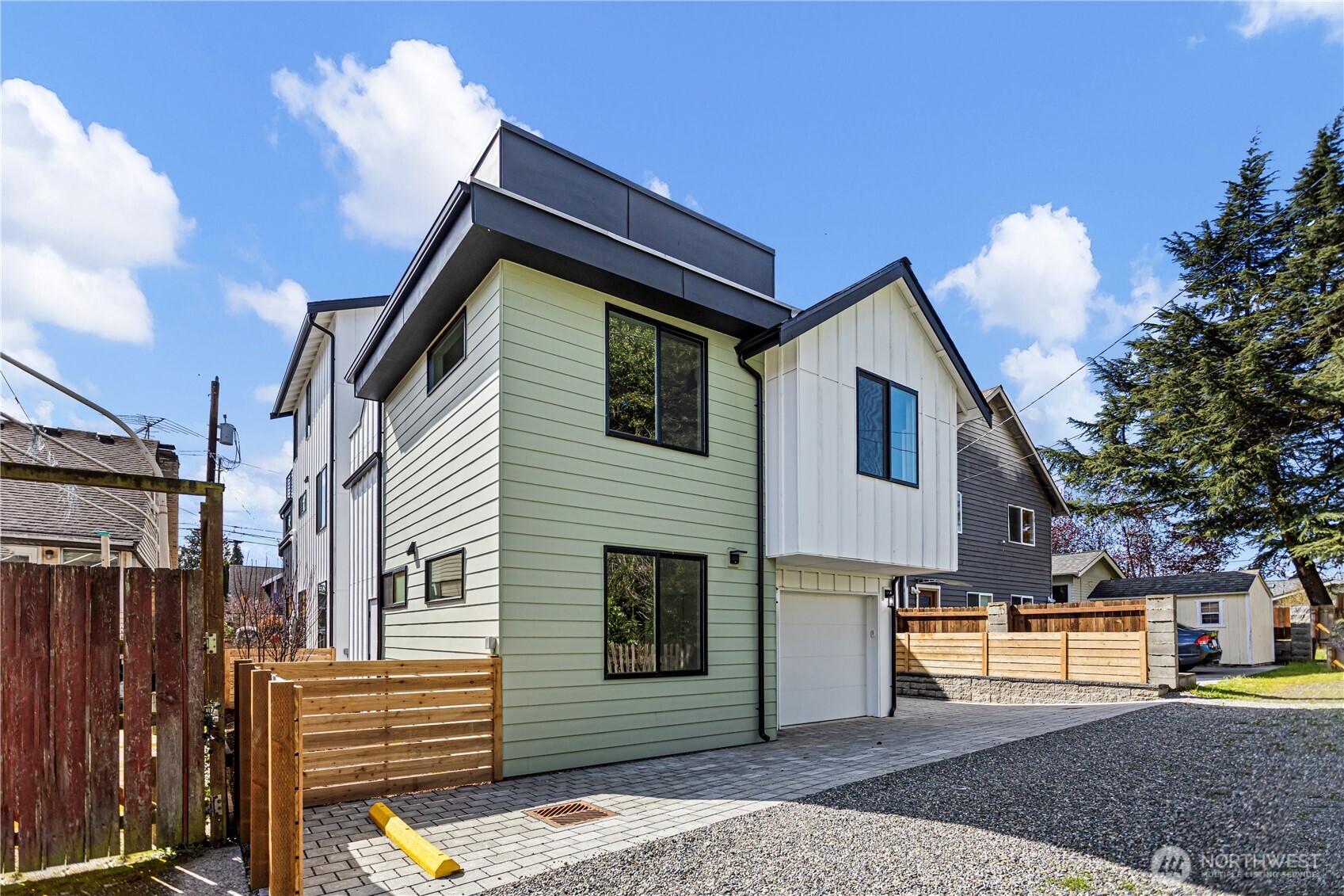 516 N 102nd Street , Seattle, WA 98133