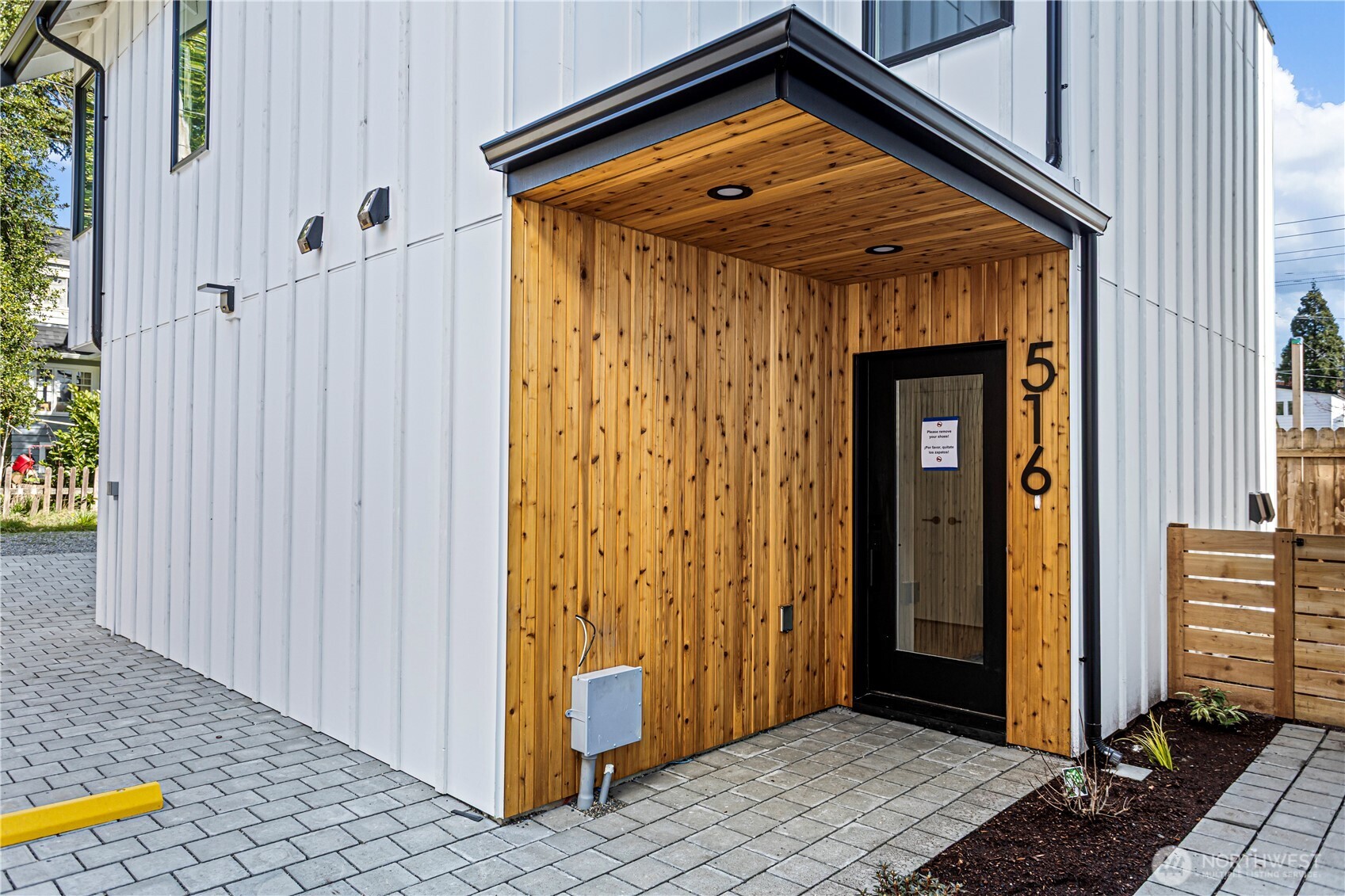 516 N 102nd Street , Seattle, WA 98133