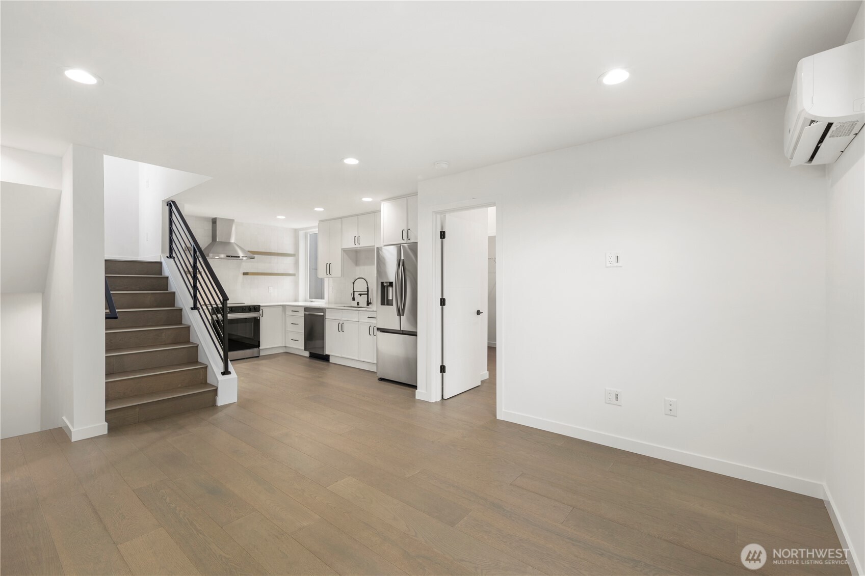 516 N 102nd Street , Seattle, WA 98133