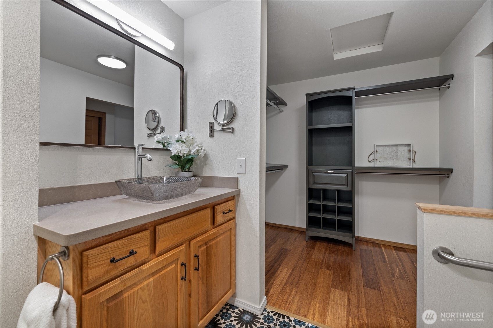 1069 5th , Steilacoom, WA 98388