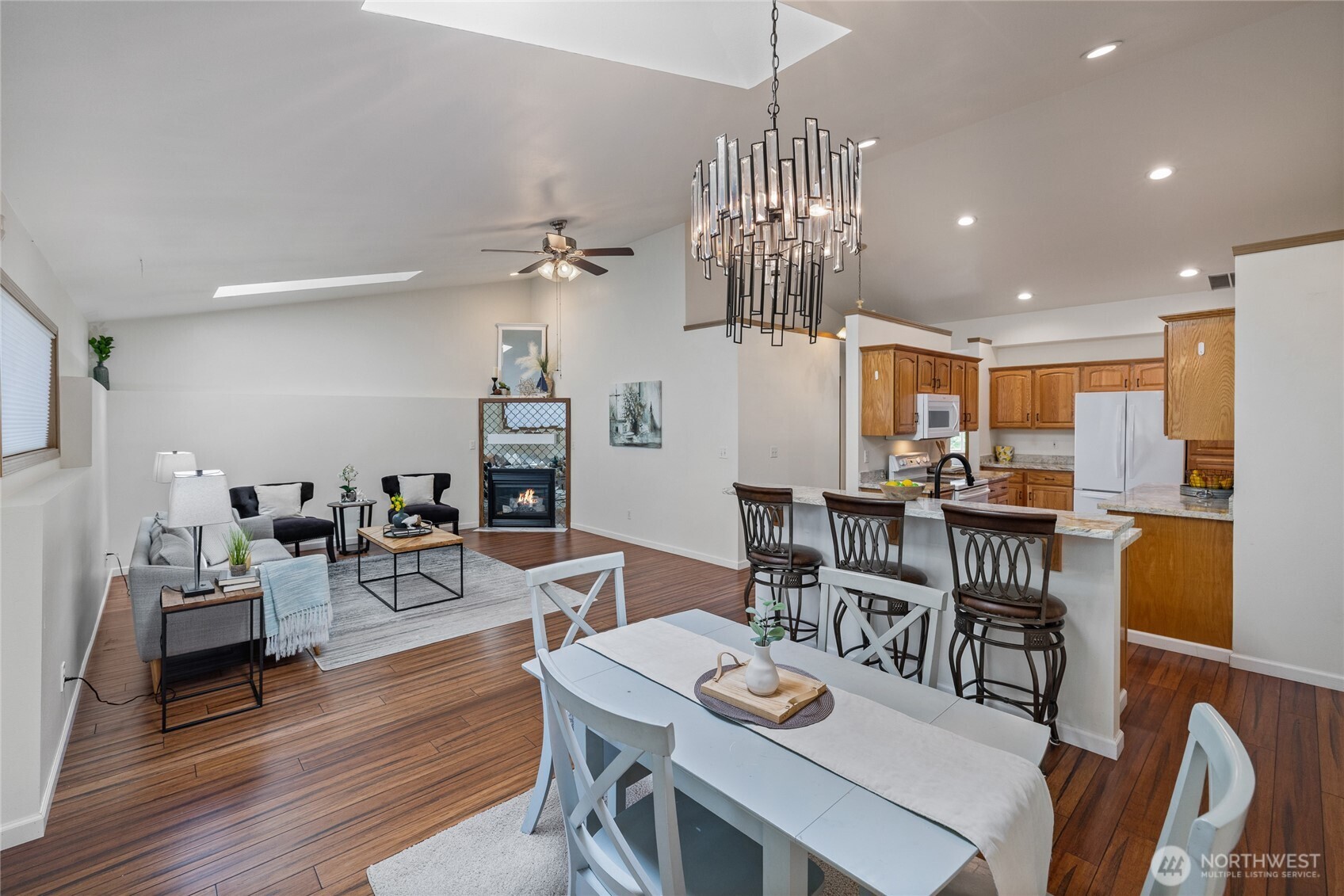 1069 5th , Steilacoom, WA 98388