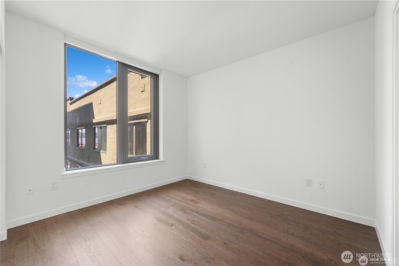 590 1st Avenue S #816, Seattle, WA 98104