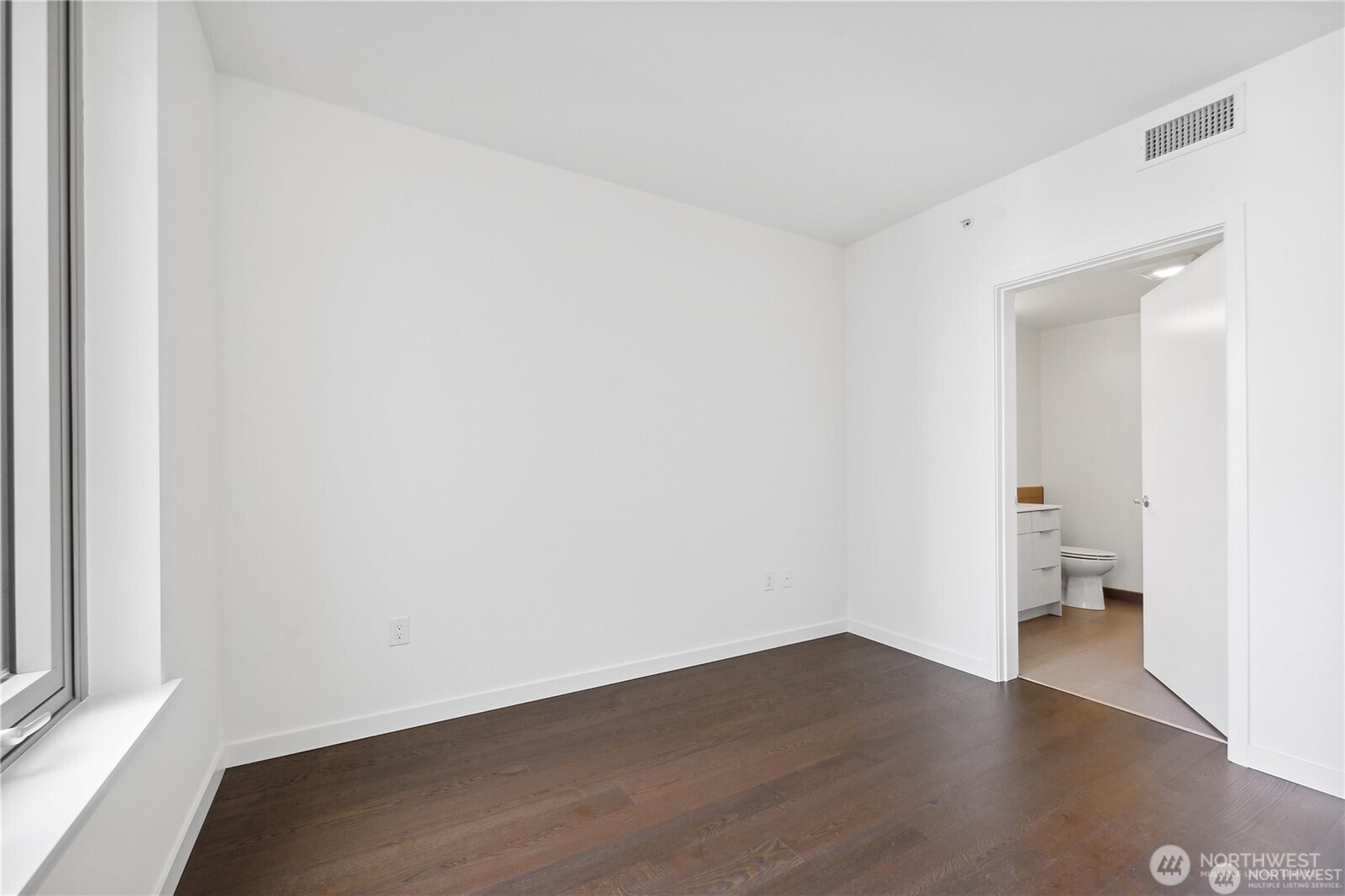 590 1st Avenue S #816, Seattle, WA 98104