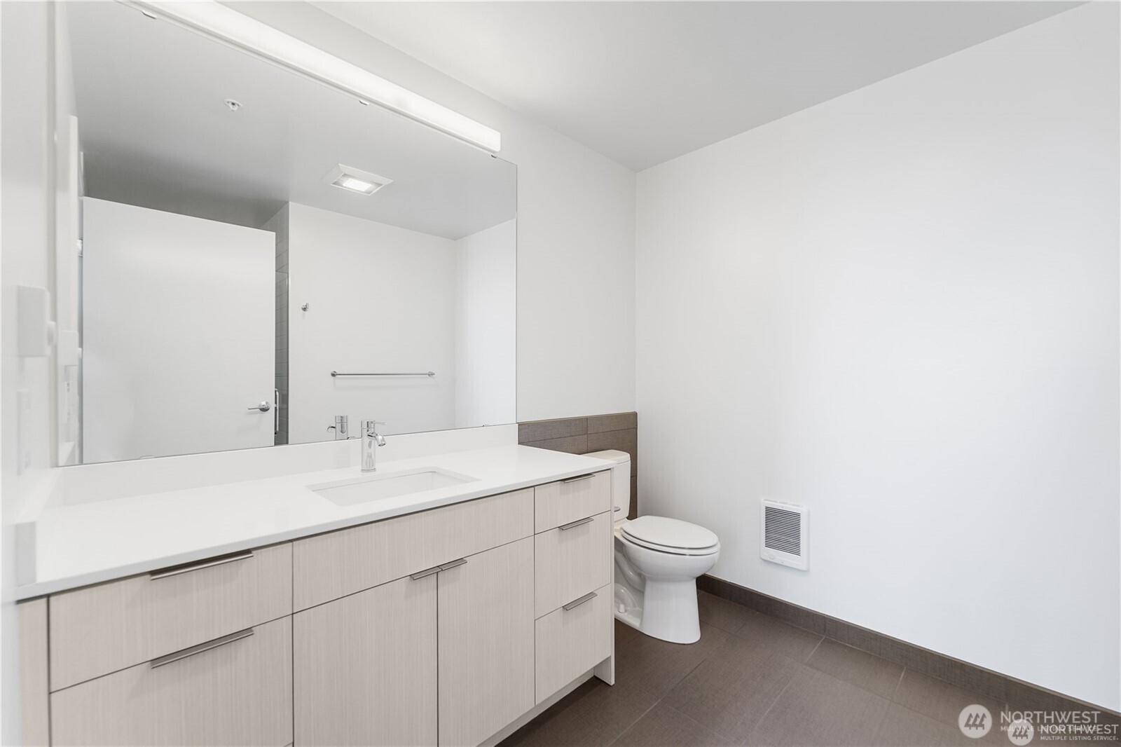 590 1st Avenue S #816, Seattle, WA 98104
