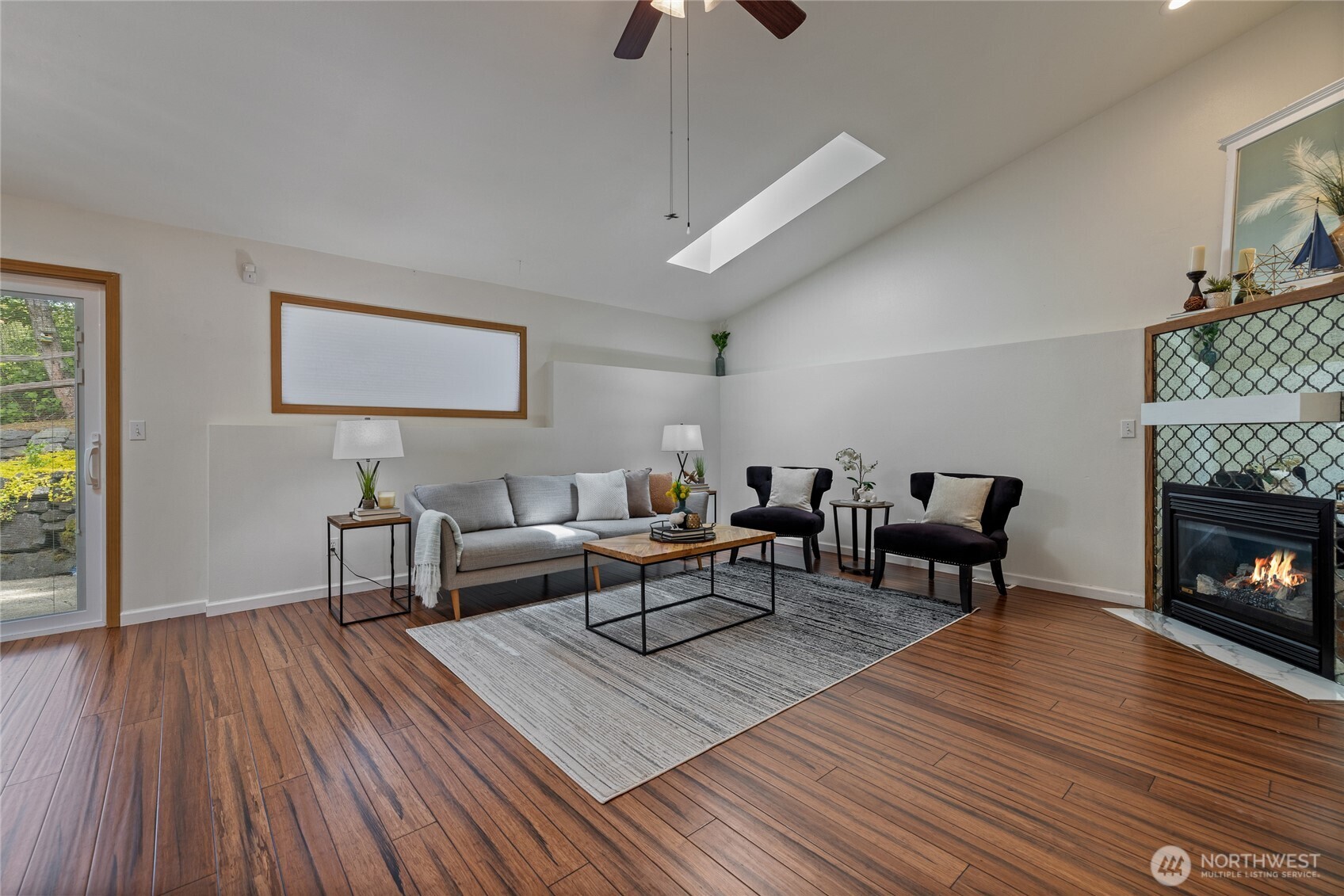 1069 5th , Steilacoom, WA 98388