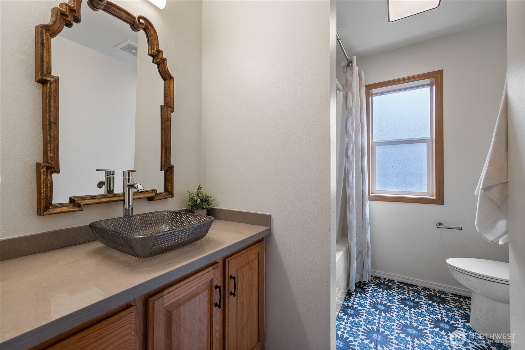 1069 5th , Steilacoom, WA 98388