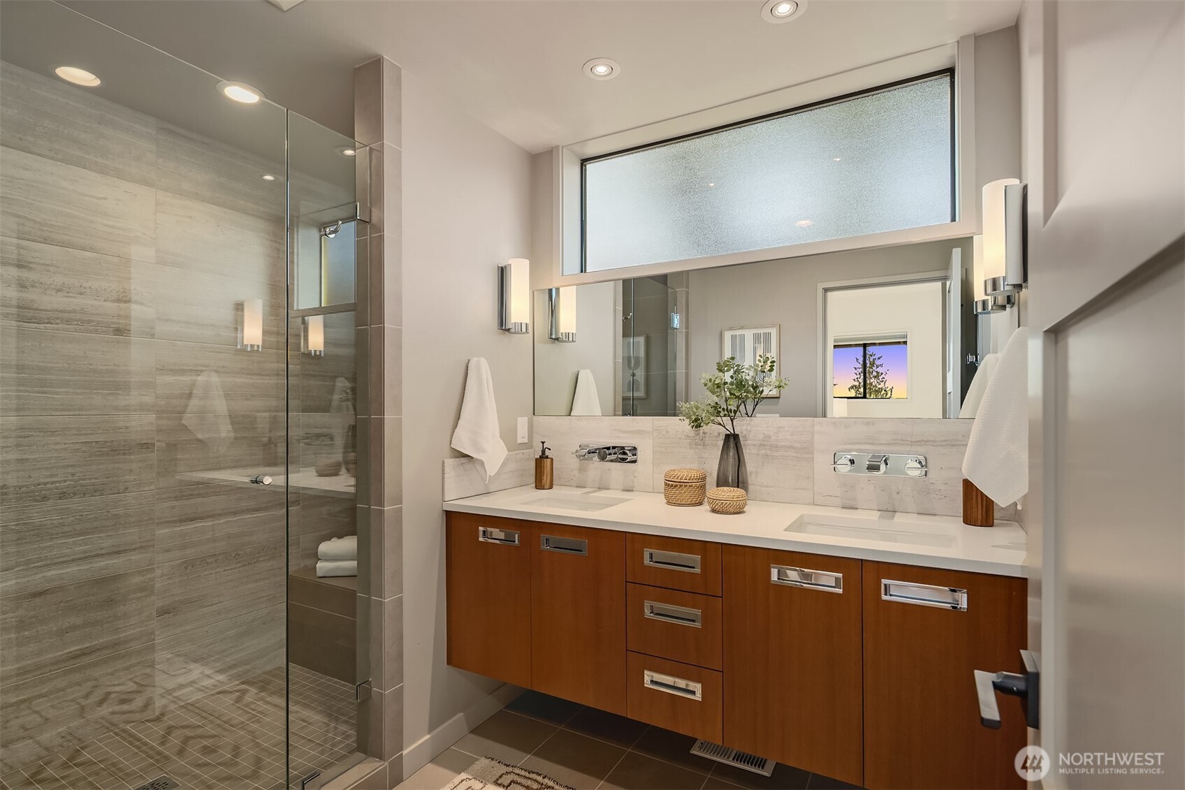 8221 NE 117th Street , Kirkland, WA 98034