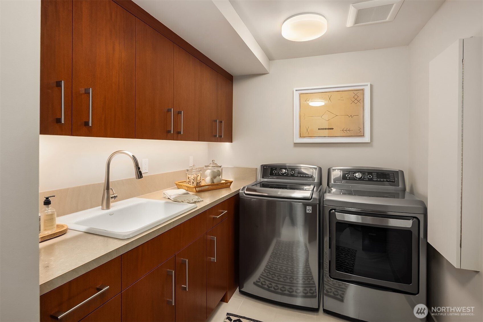 8221 NE 117th Street , Kirkland, WA 98034