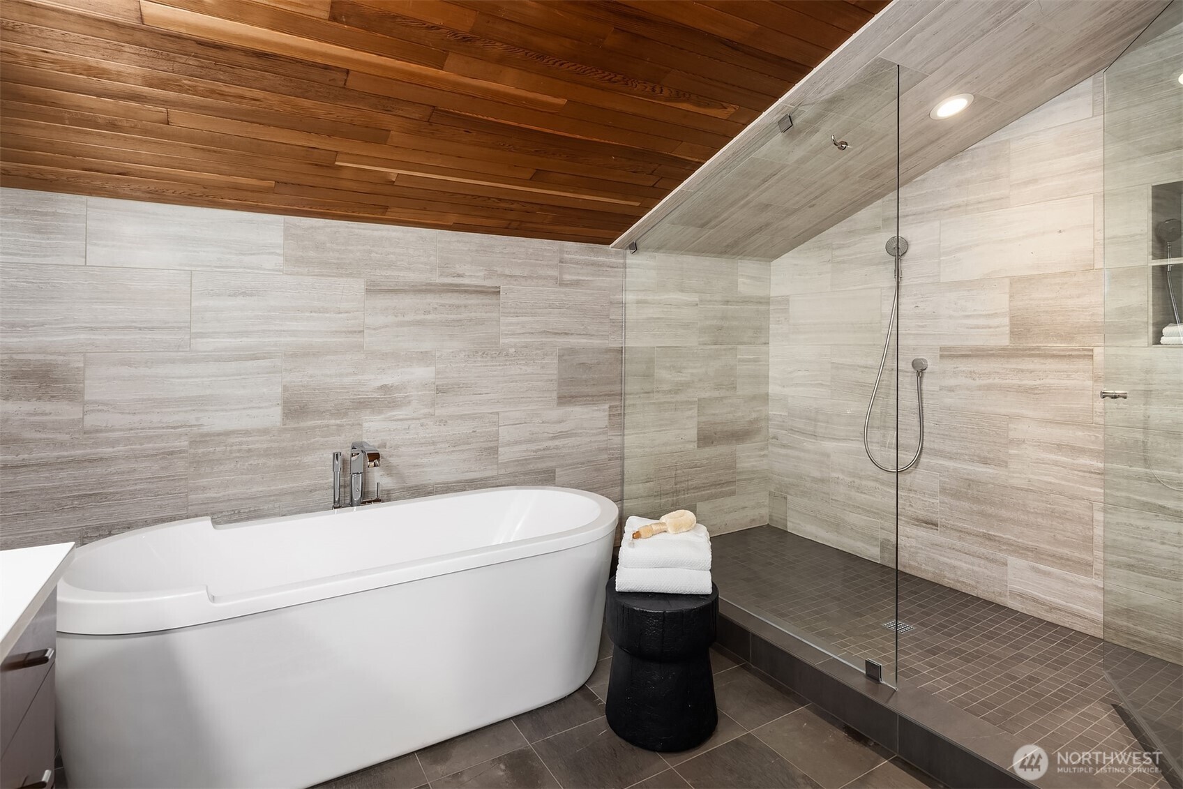 8221 NE 117th Street , Kirkland, WA 98034