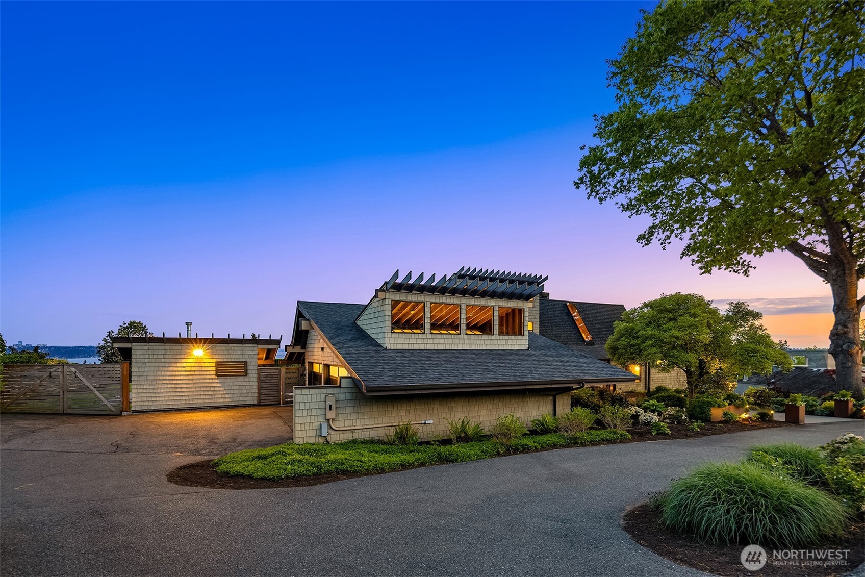 8221 NE 117th Street , Kirkland, WA 98034