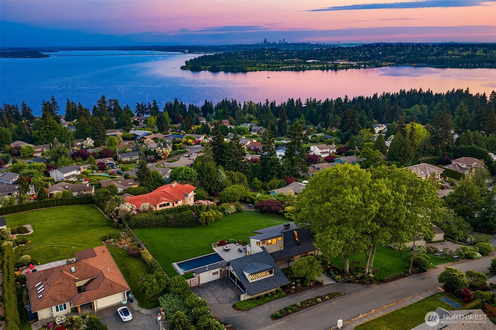 8221 NE 117th Street , Kirkland, WA 98034