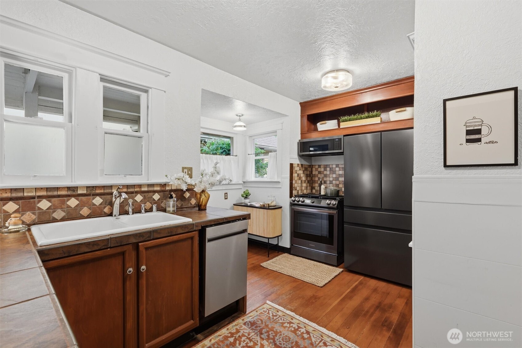 924 N 75th Street , Seattle, WA 98103