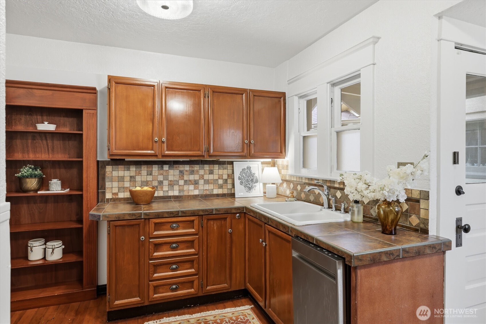 924 N 75th Street , Seattle, WA 98103