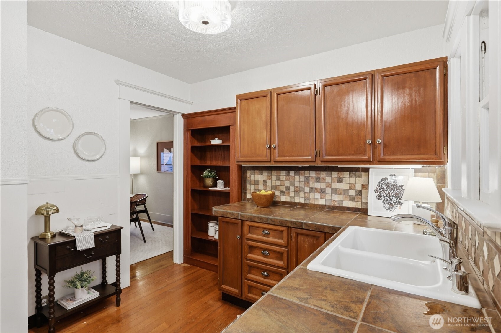 924 N 75th Street , Seattle, WA 98103