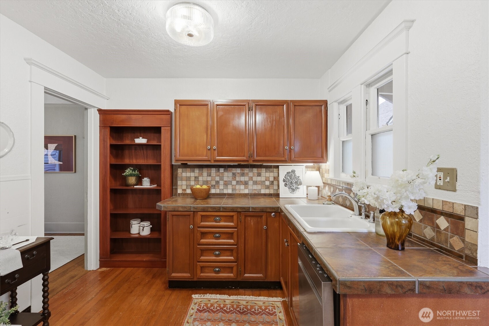 924 N 75th Street , Seattle, WA 98103