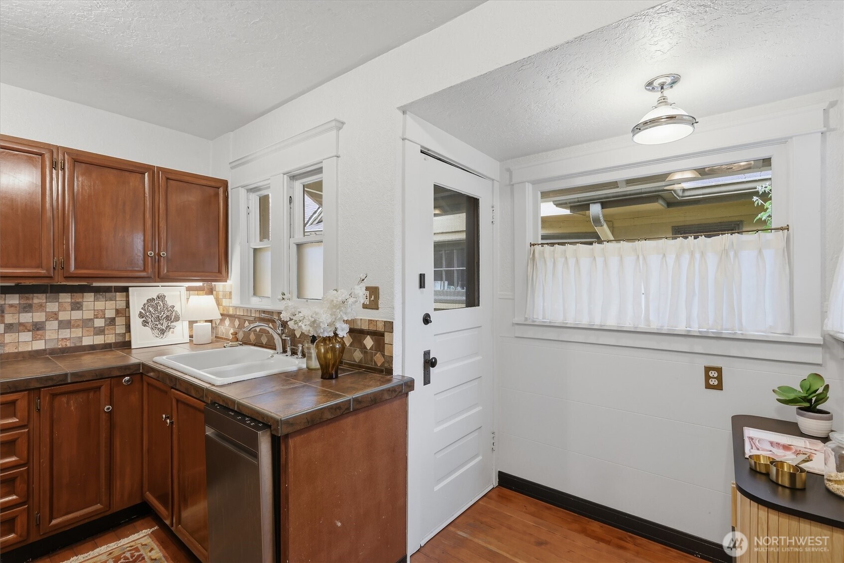 924 N 75th Street , Seattle, WA 98103