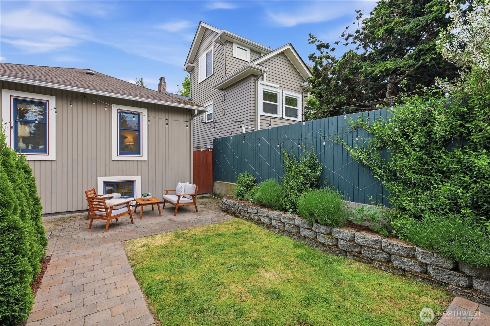 924 N 75th Street , Seattle, WA 98103
