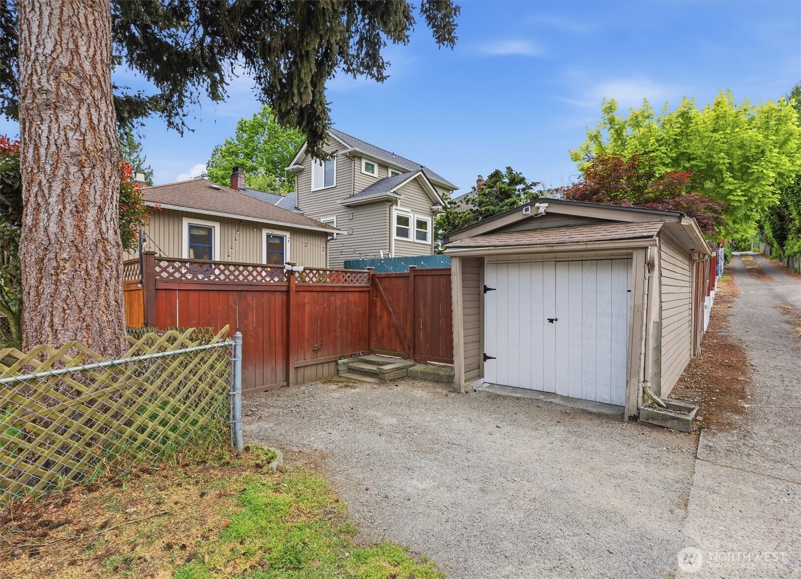924 N 75th Street , Seattle, WA 98103