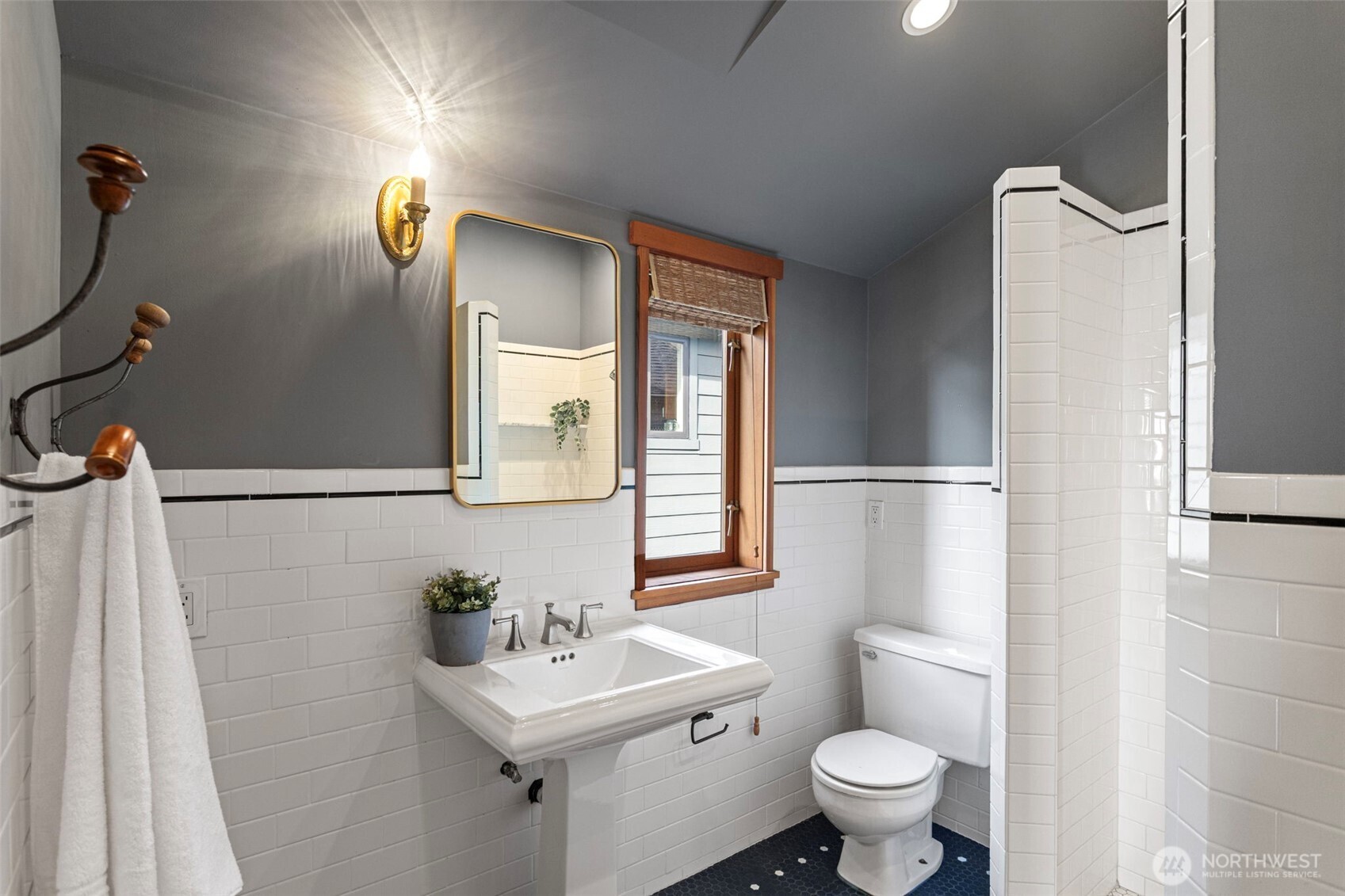 1524 10th Avenue W, Seattle, WA 98119