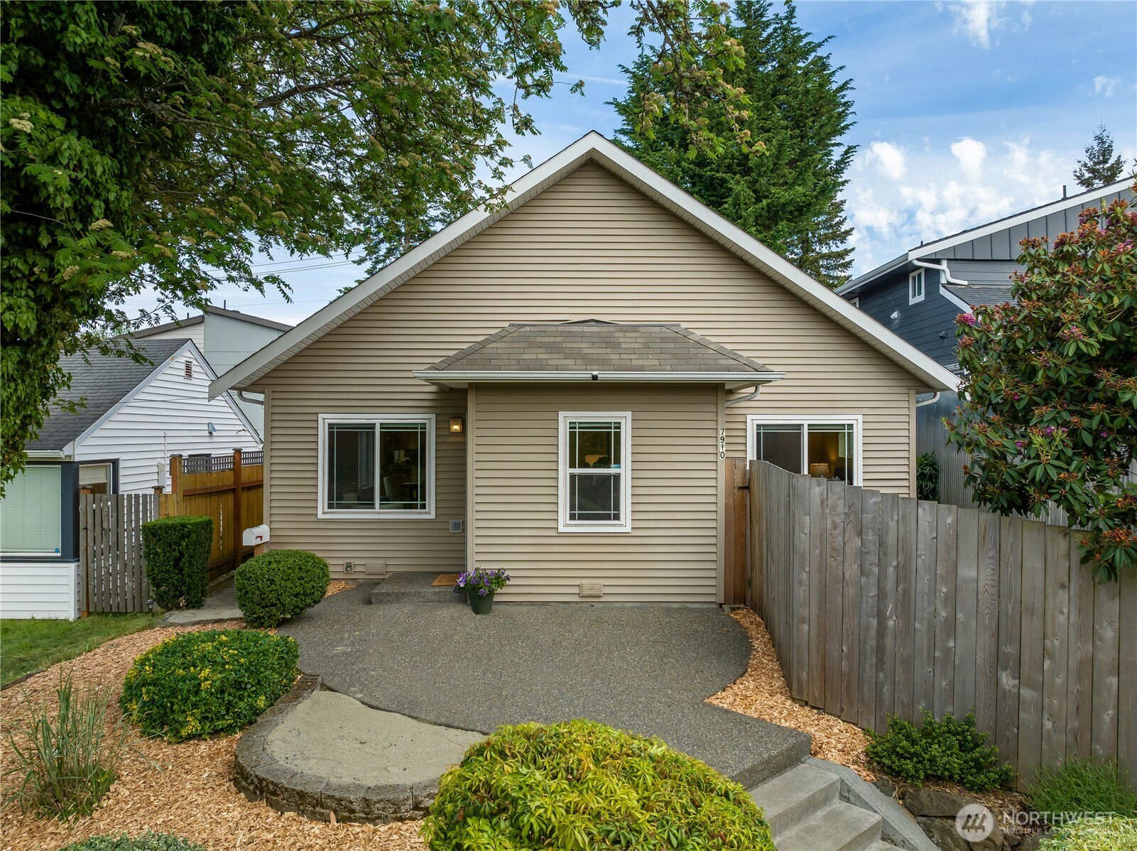 7910 20th Avenue SW, Seattle, WA 98106