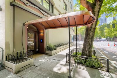 2700 4th Avenue #301, Seattle, WA 98121