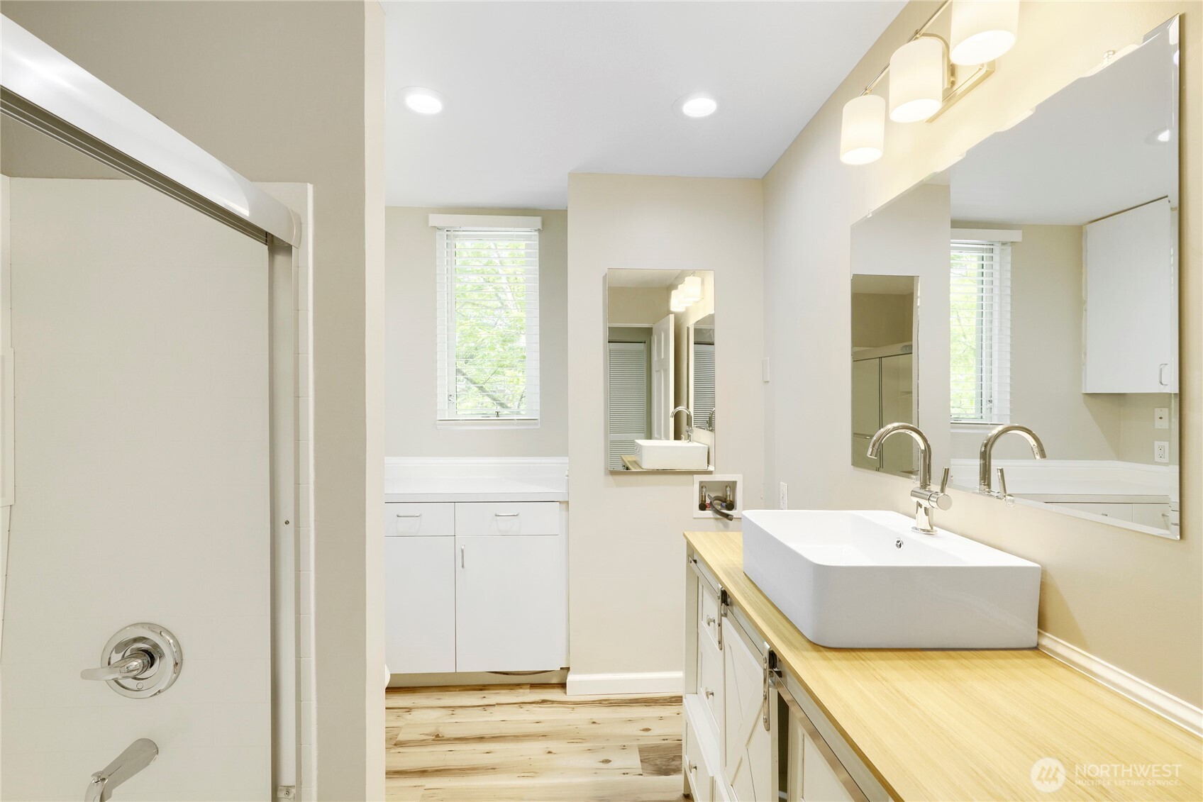 2700 4th Avenue #301, Seattle, WA 98121