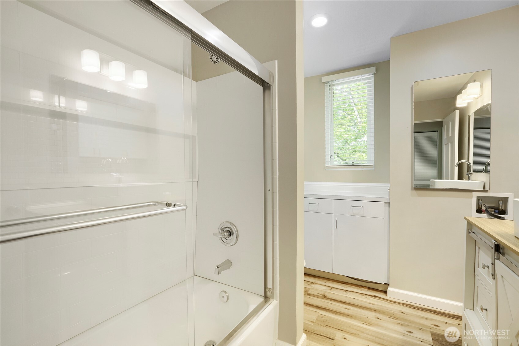 2700 4th Avenue #301, Seattle, WA 98121