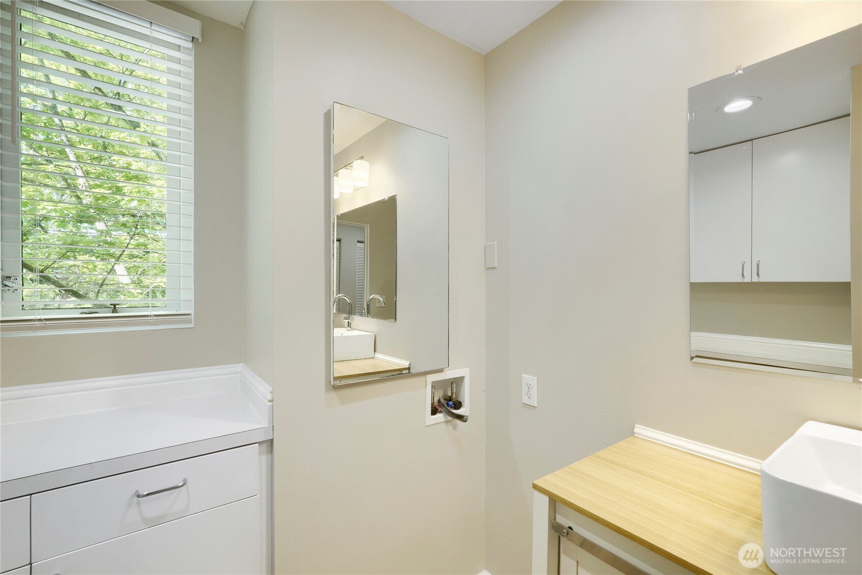 2700 4th Avenue #301, Seattle, WA 98121