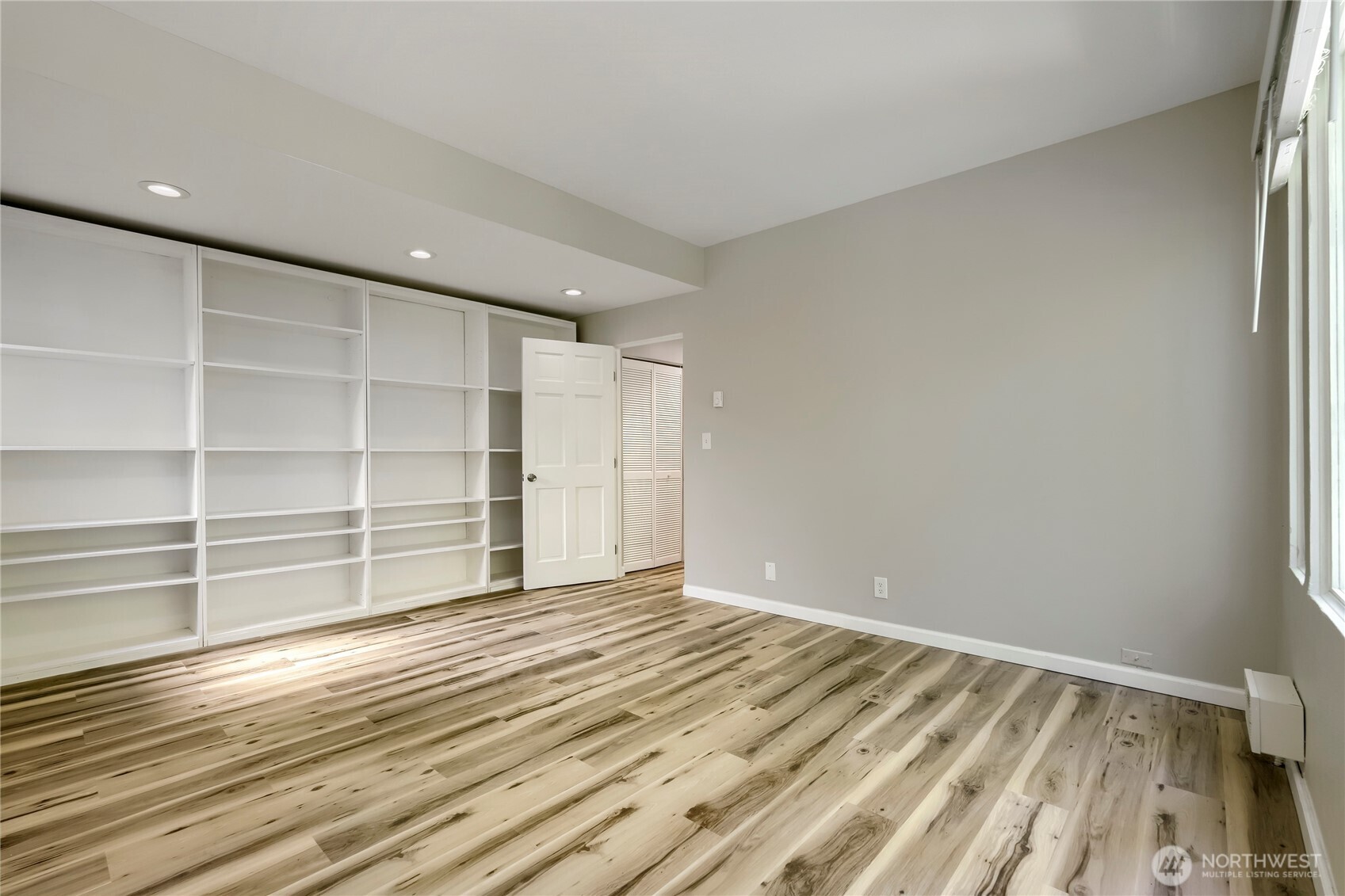 2700 4th Avenue #301, Seattle, WA 98121