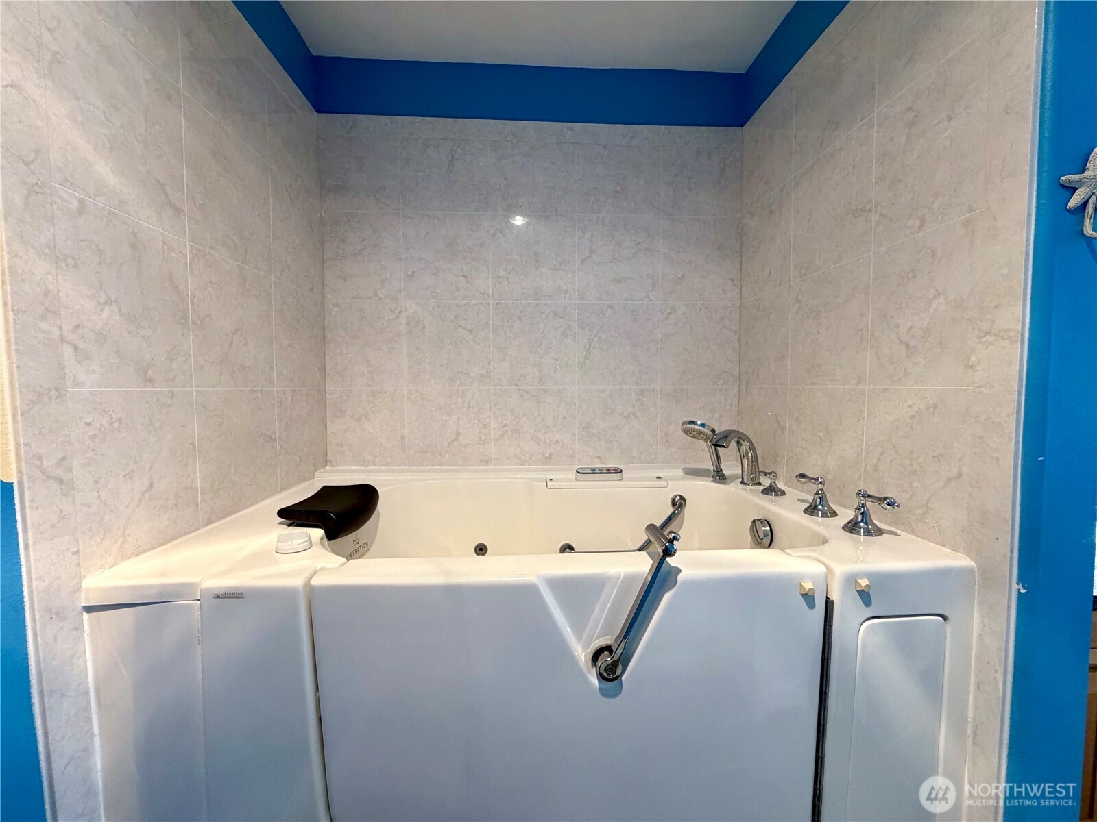 415 Quinault Avenue SE, Ocean Shores, WA 98569