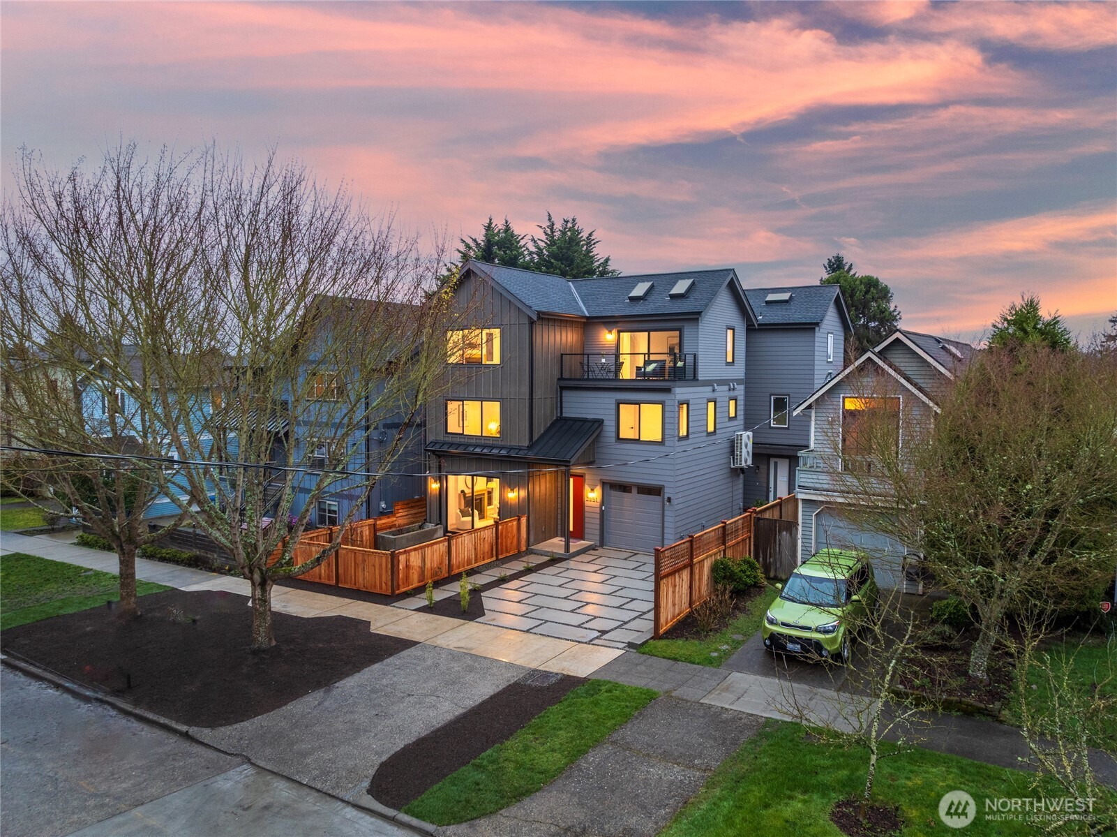 2851 NW 70th Street , Seattle, WA 98117