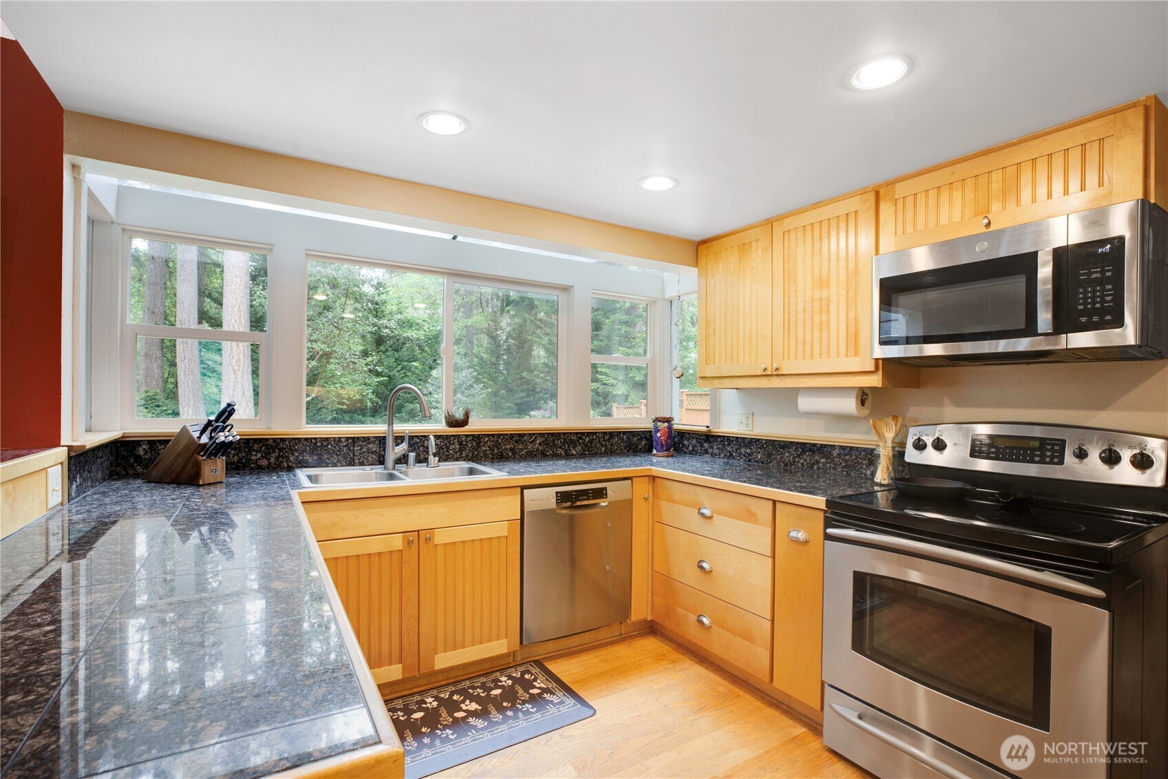 4320 Palomino Drive NE, Bainbridge Island, WA 98110