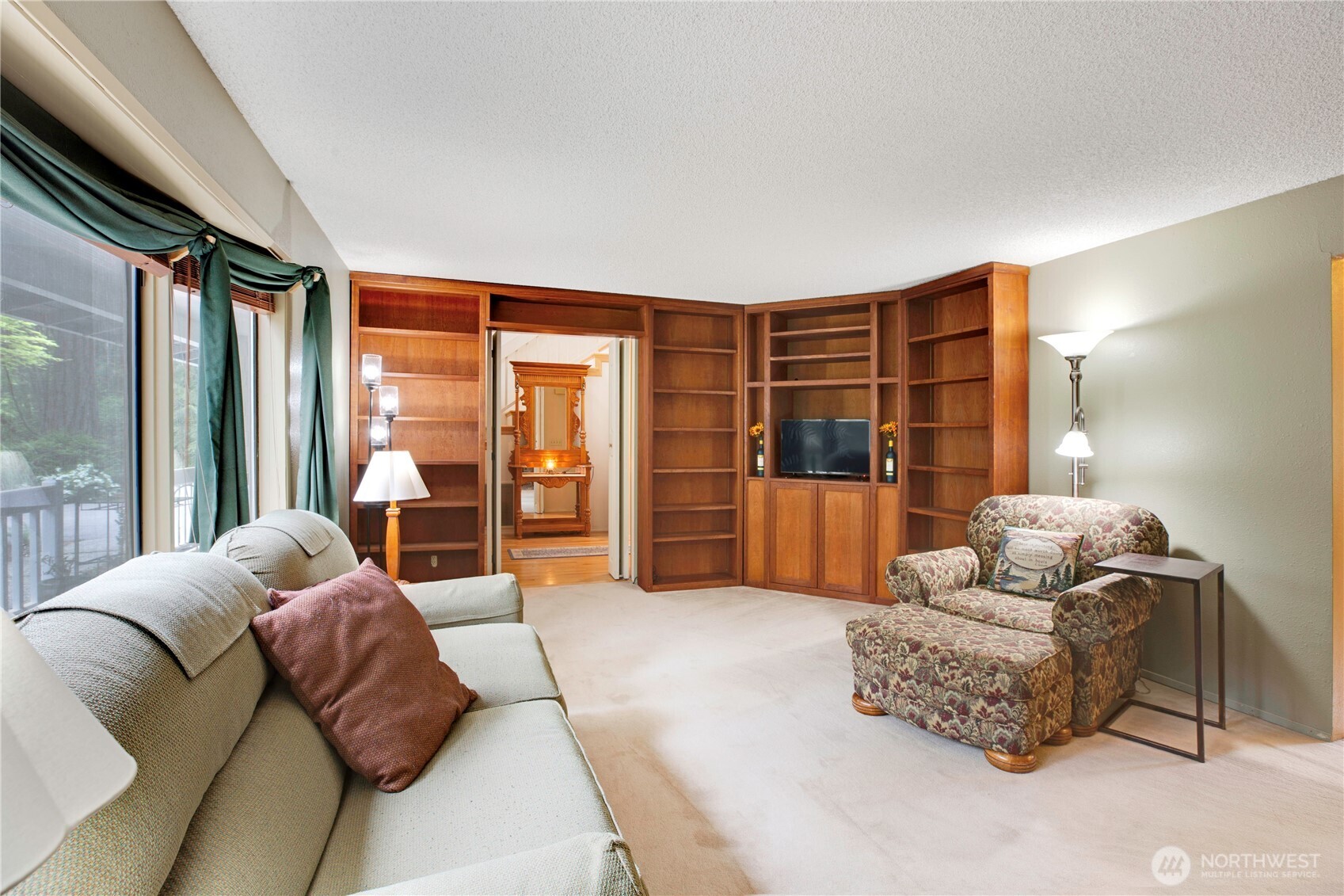 4320 Palomino Drive NE, Bainbridge Island, WA 98110