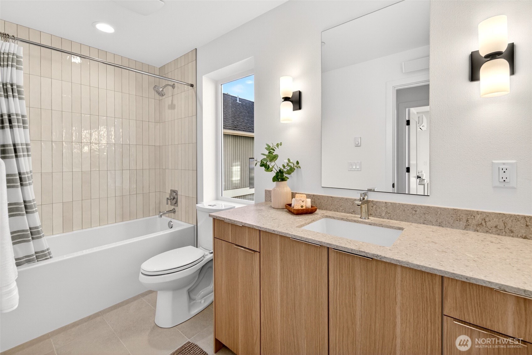 2851 NW 70th Street #B, Seattle, WA 98117