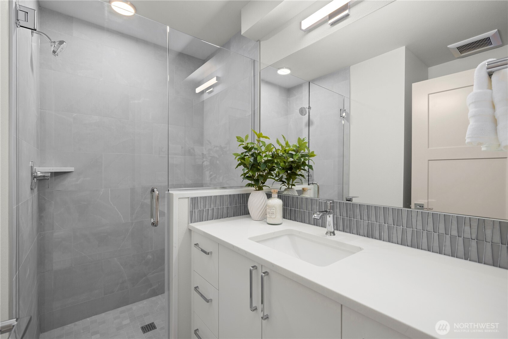903 B NW 56th Street , Seattle, WA 98107