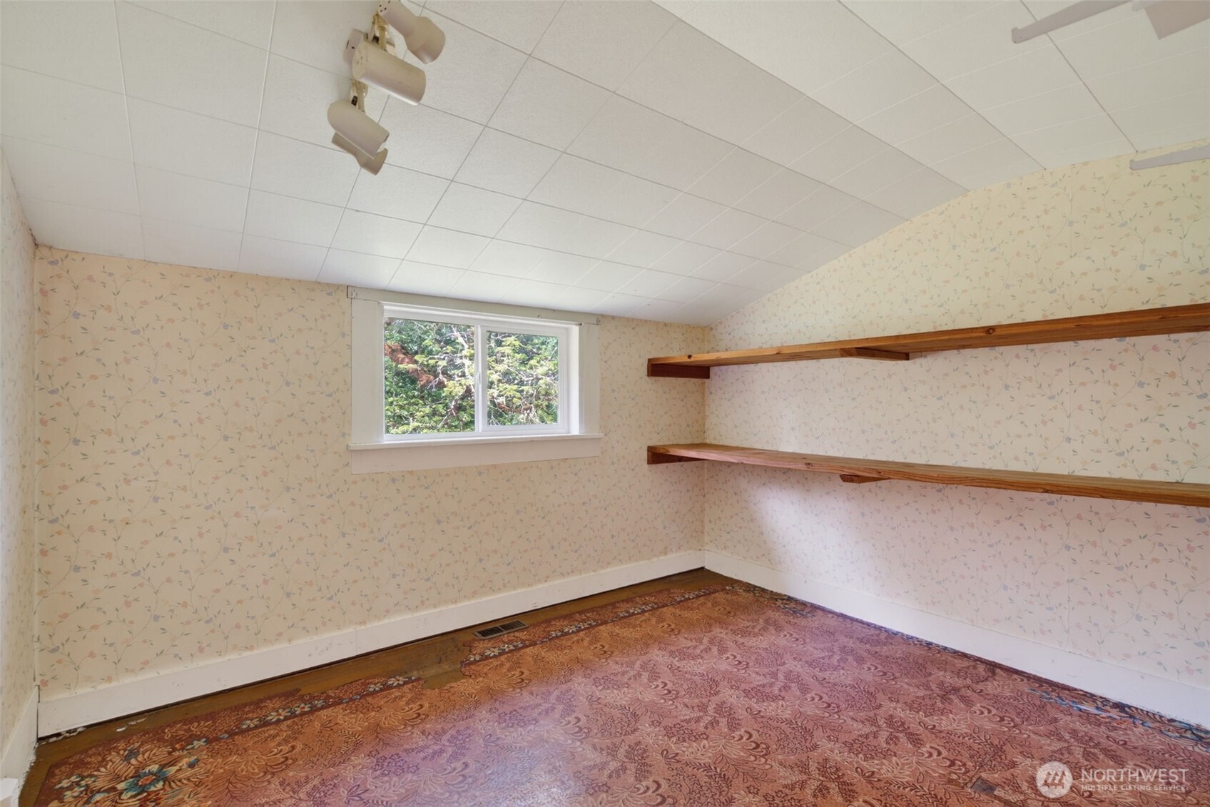 943 Fall Creek Road , Longview, WA 98632