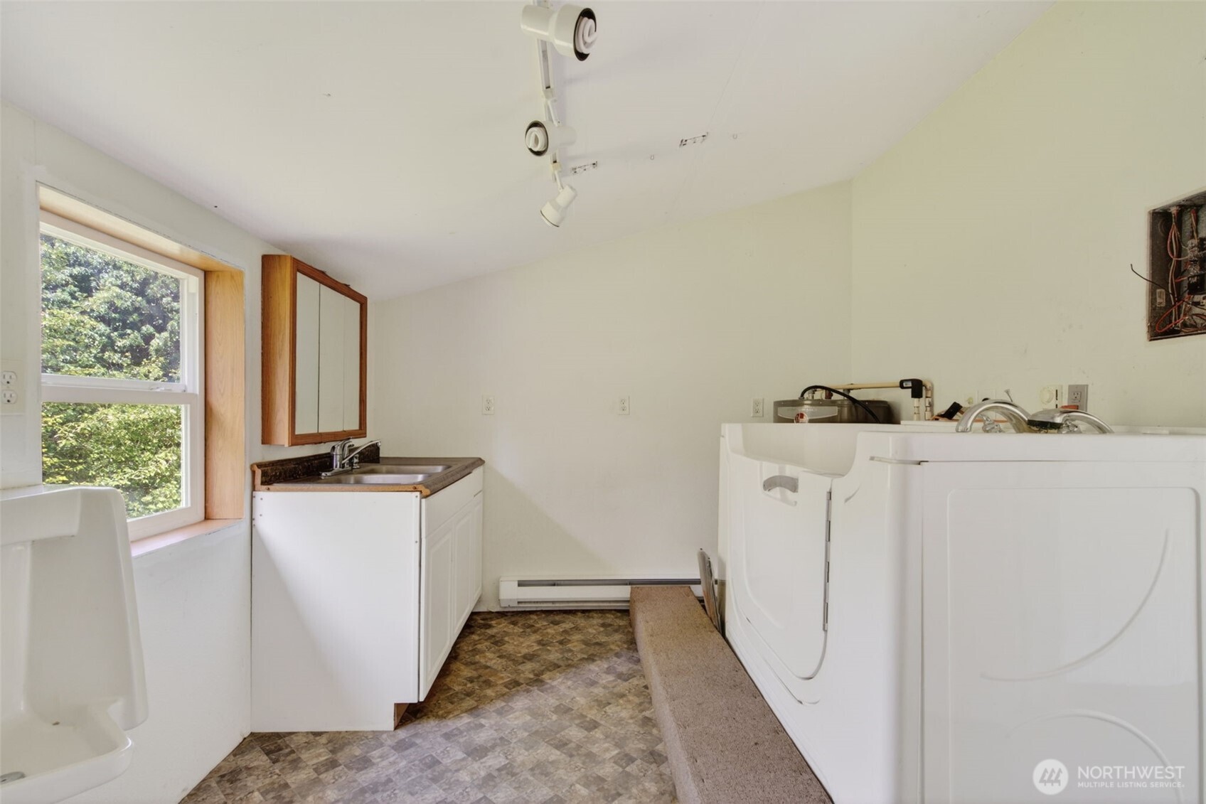 943 Fall Creek Road , Longview, WA 98632