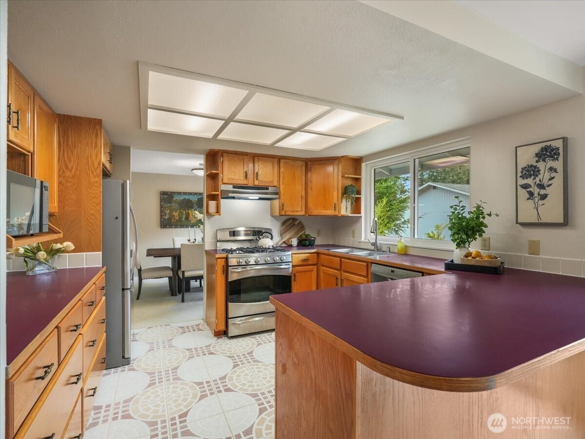 17649 SE 297th Place , Kent, WA 98042-5713