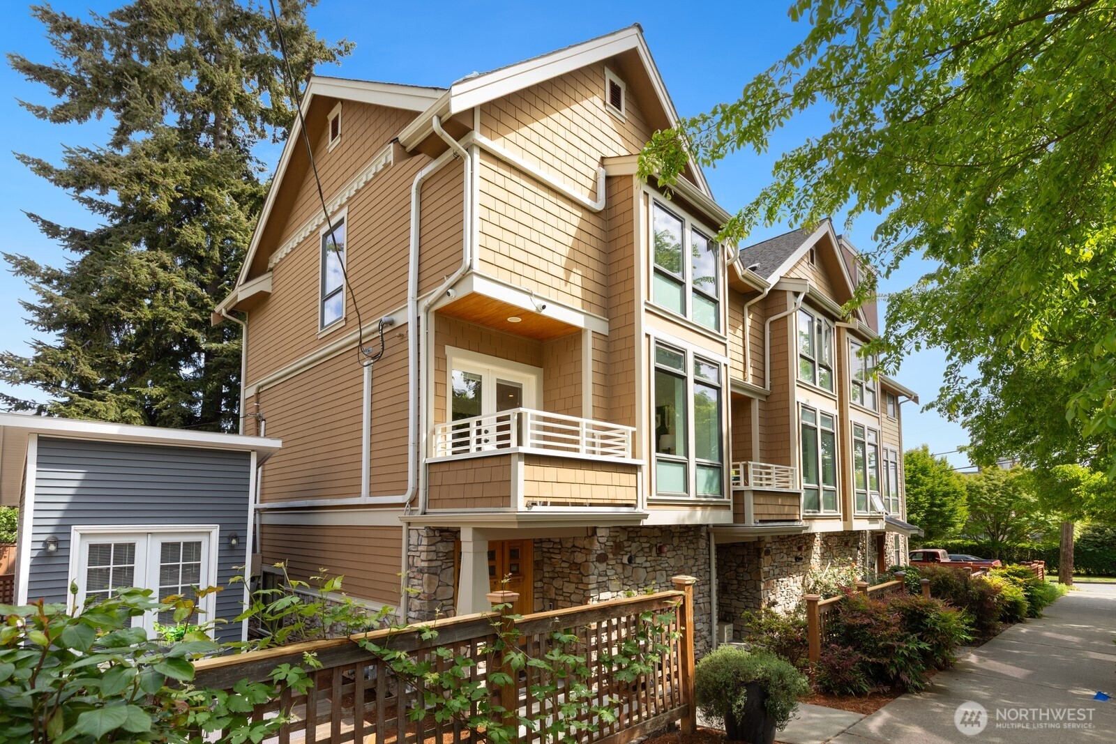 4208 Linden Avenue N, Seattle, WA 98103